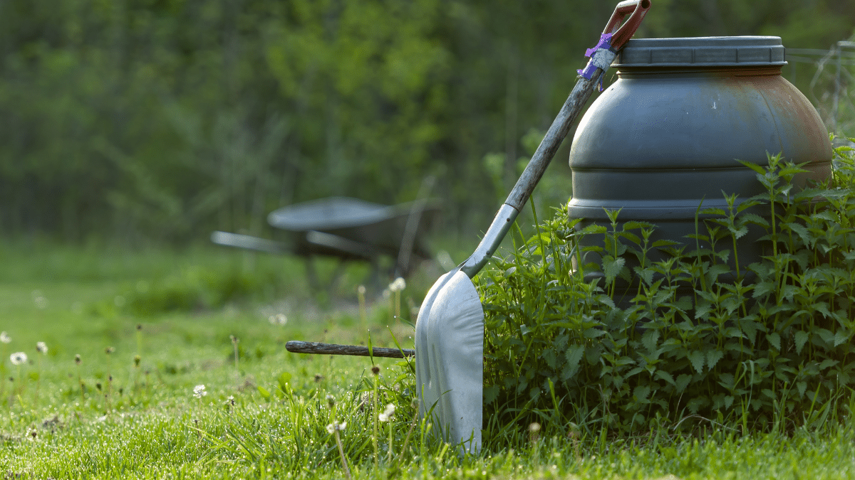 L’astuce du bidon gratuit pour arroser son jardin sans facture tout l’été