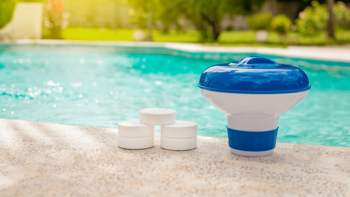 L'astuce du jardinier pour une piscine claire tout l'été