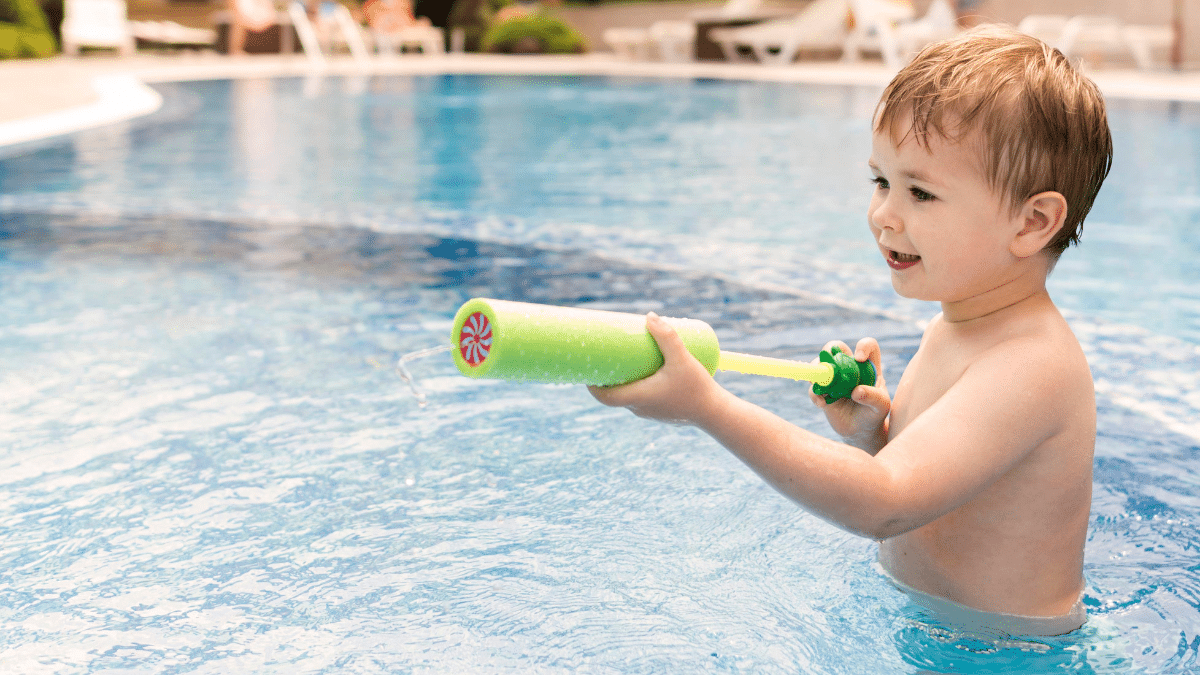 la ligne d’eau sale de votre piscine supprimée